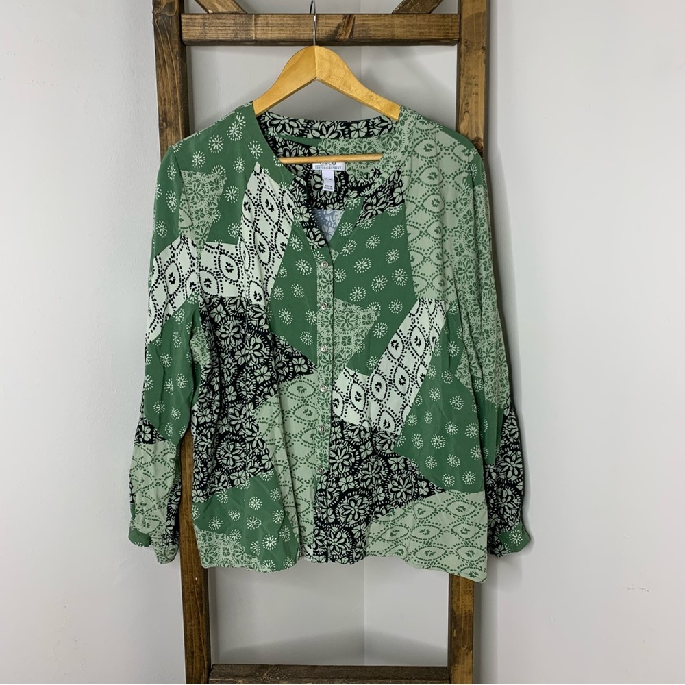 d & co. Green Patterned Women's Top Size S